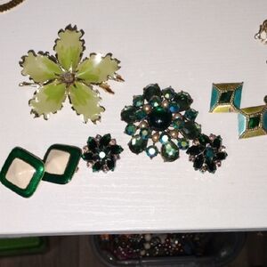 Elegant Green and Gold Floral Jewelry Set